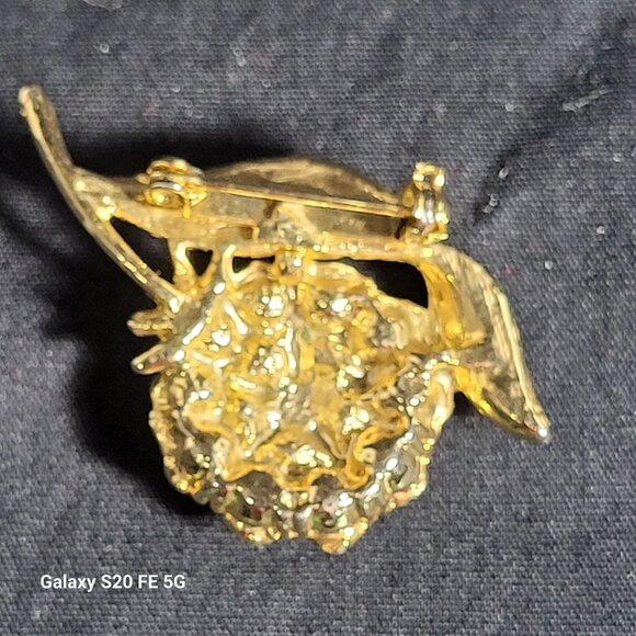 Vintage Gold Tone Flower Brooch with Faux Pearl Cluster  Lapel Pin Mid Century - Picture 3 of 4